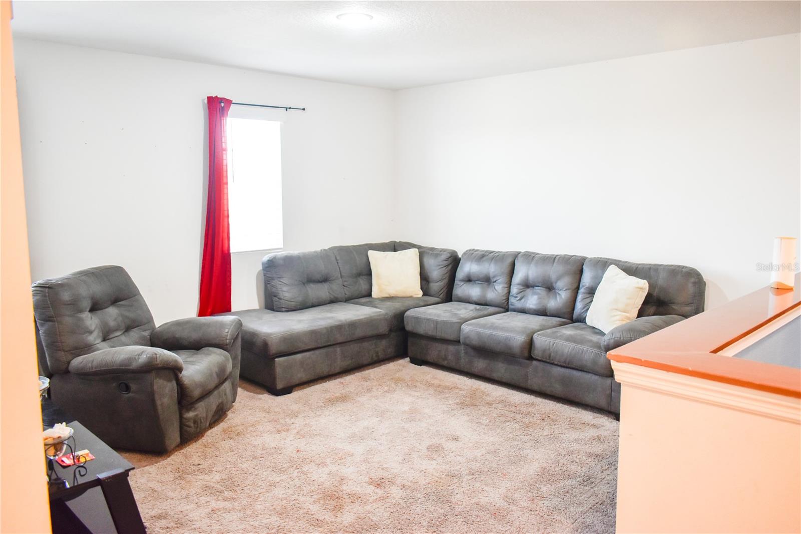 184 LAKE SMART CIR