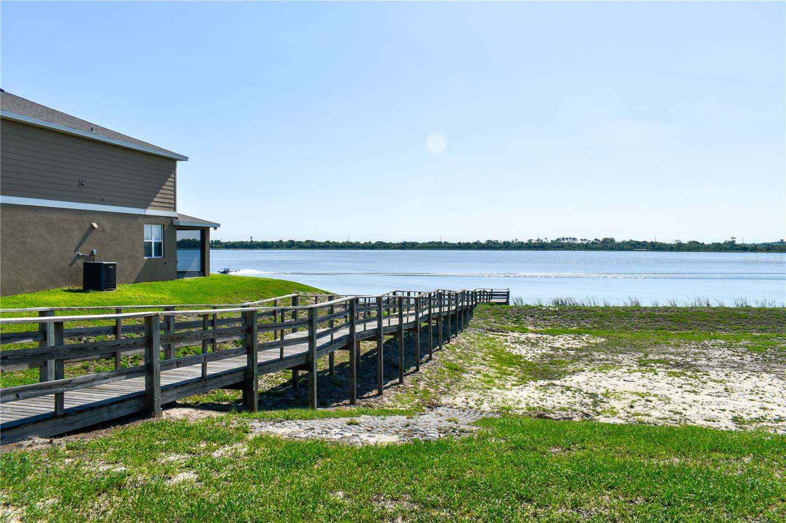 184 LAKE SMART CIR