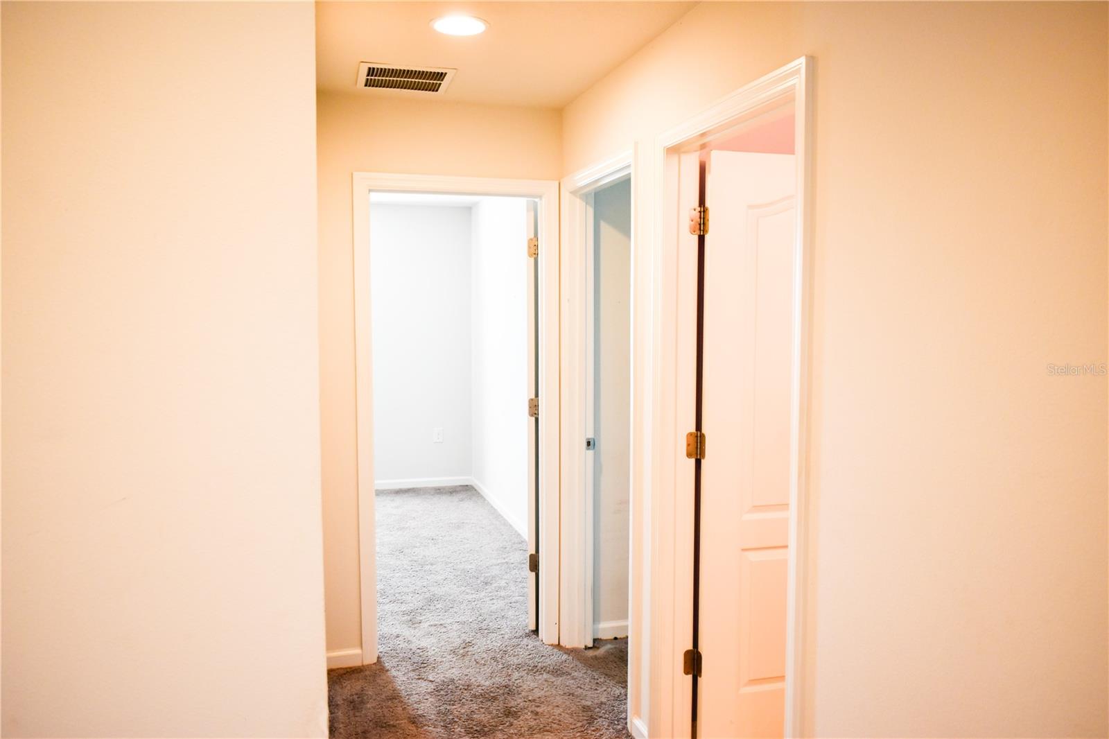 184 LAKE SMART CIR
