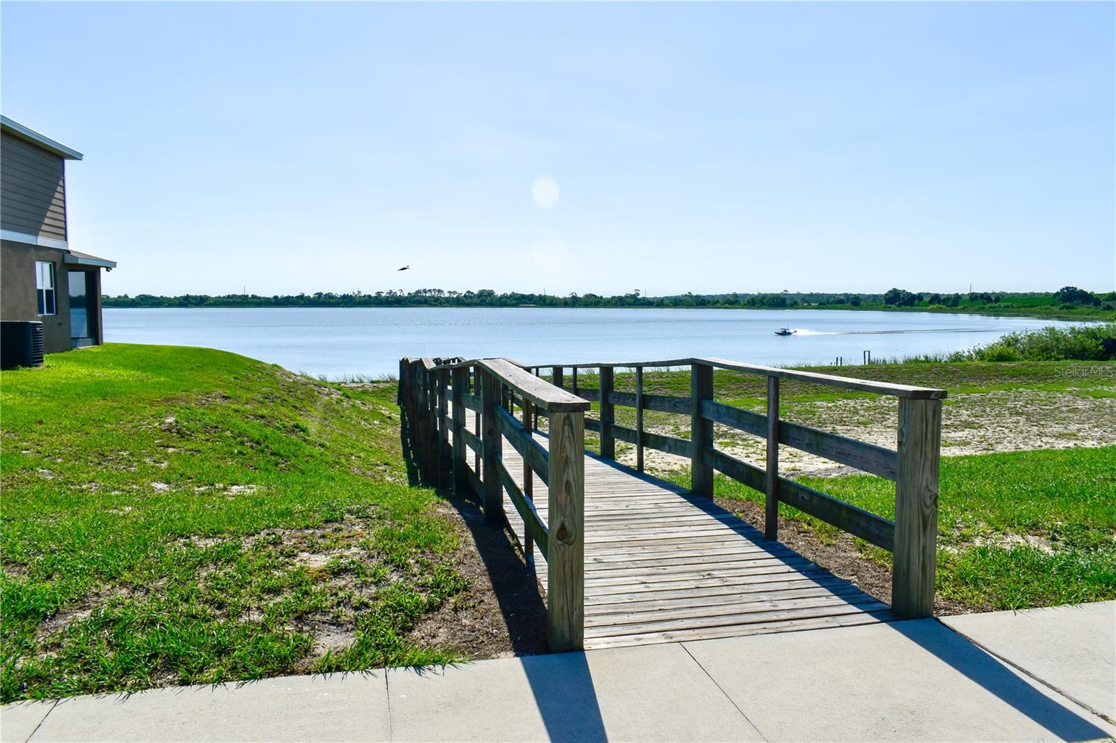184 LAKE SMART CIR