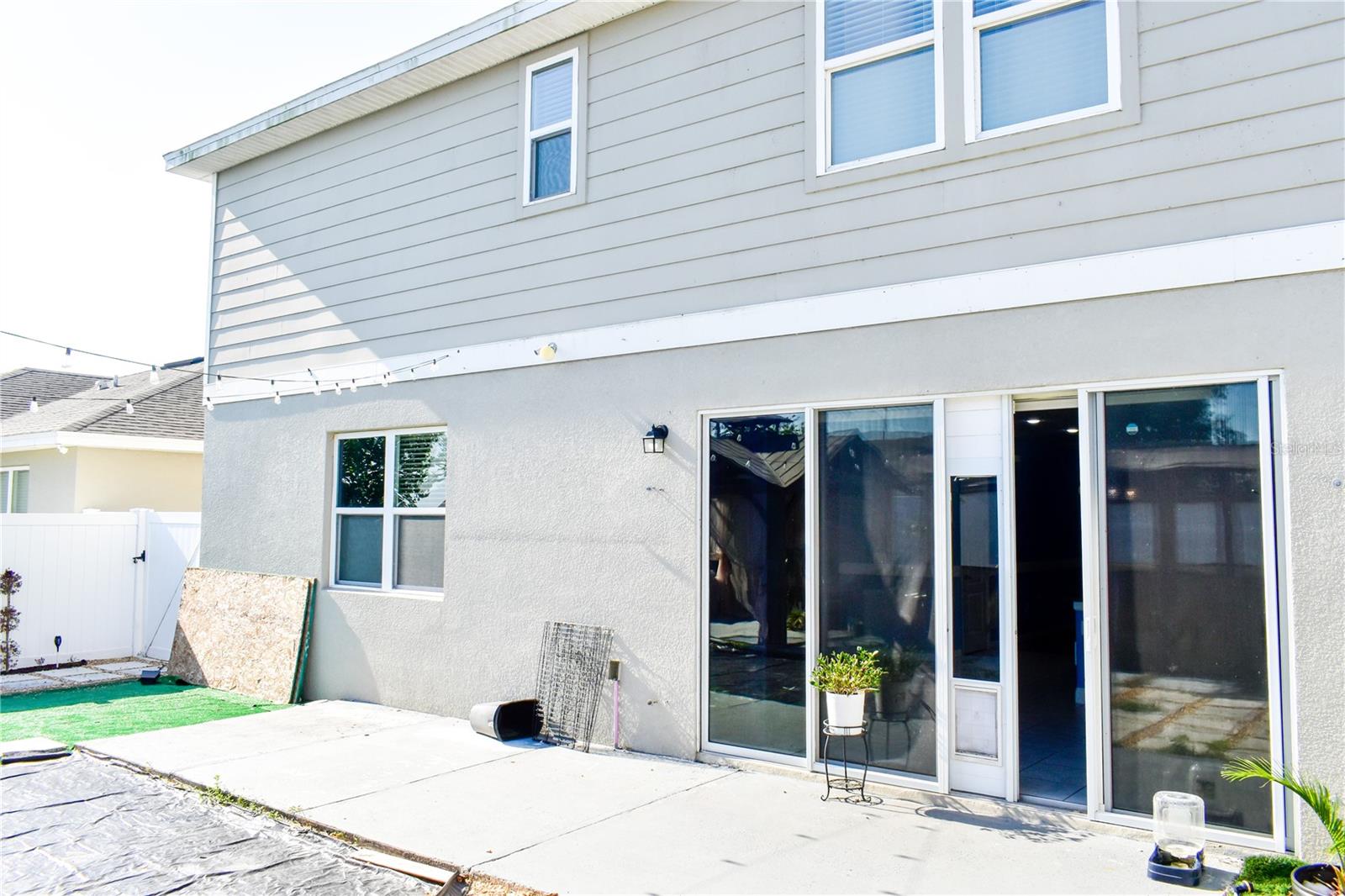 184 LAKE SMART CIR