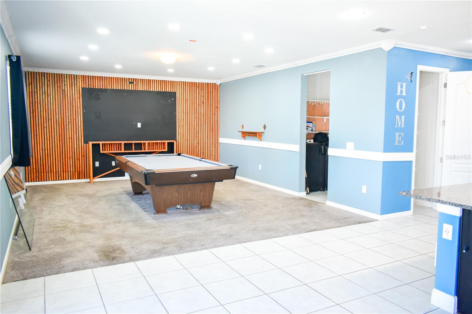 184 LAKE SMART CIR