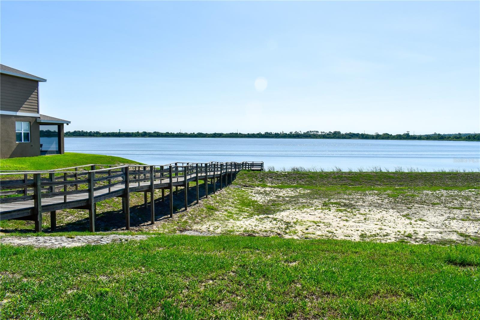 184 LAKE SMART CIR