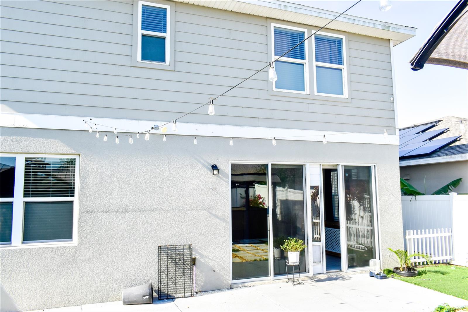 184 LAKE SMART CIR