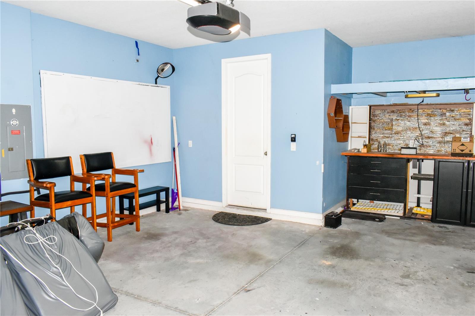 184 LAKE SMART CIR