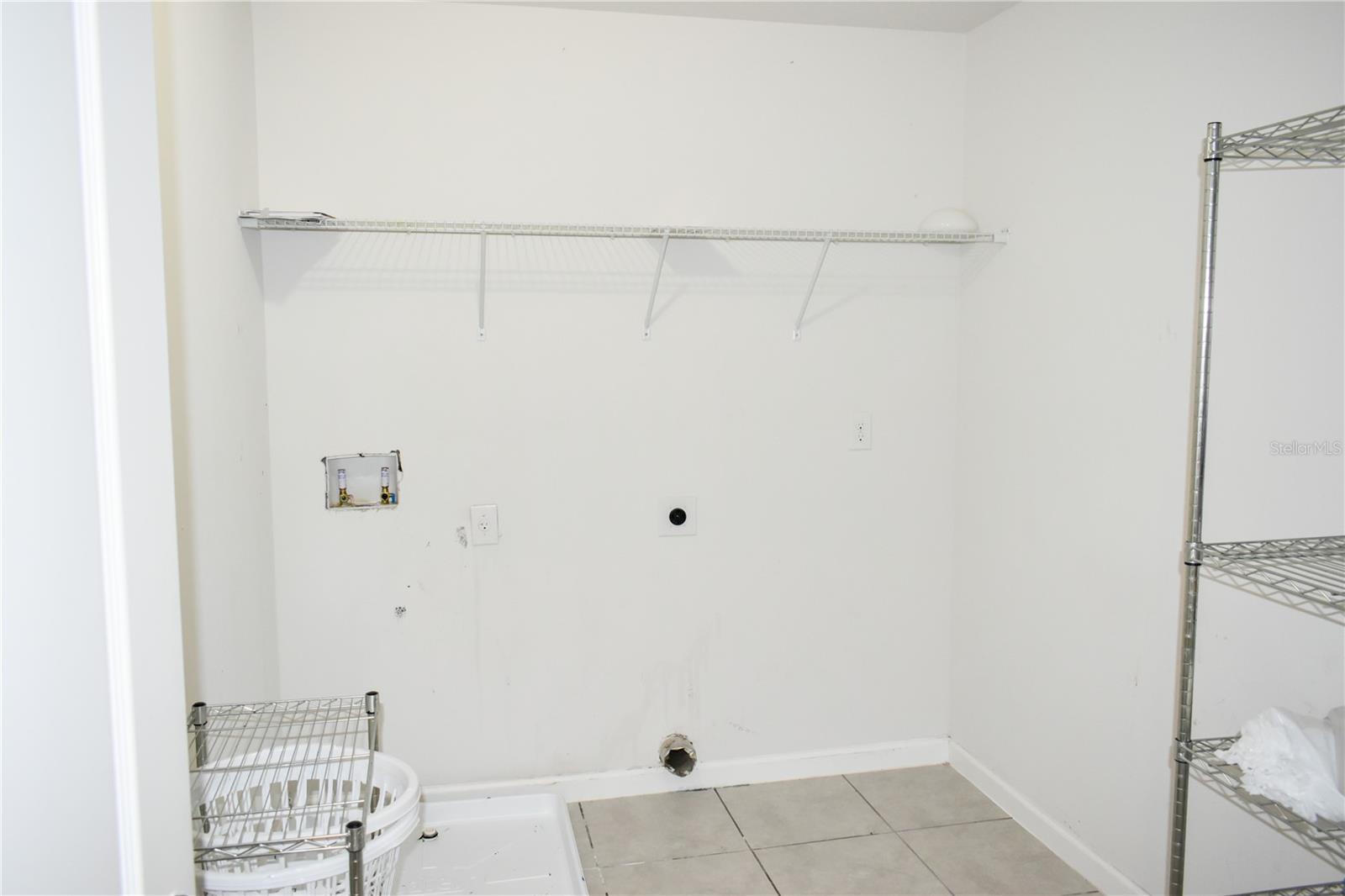184 LAKE SMART CIR
