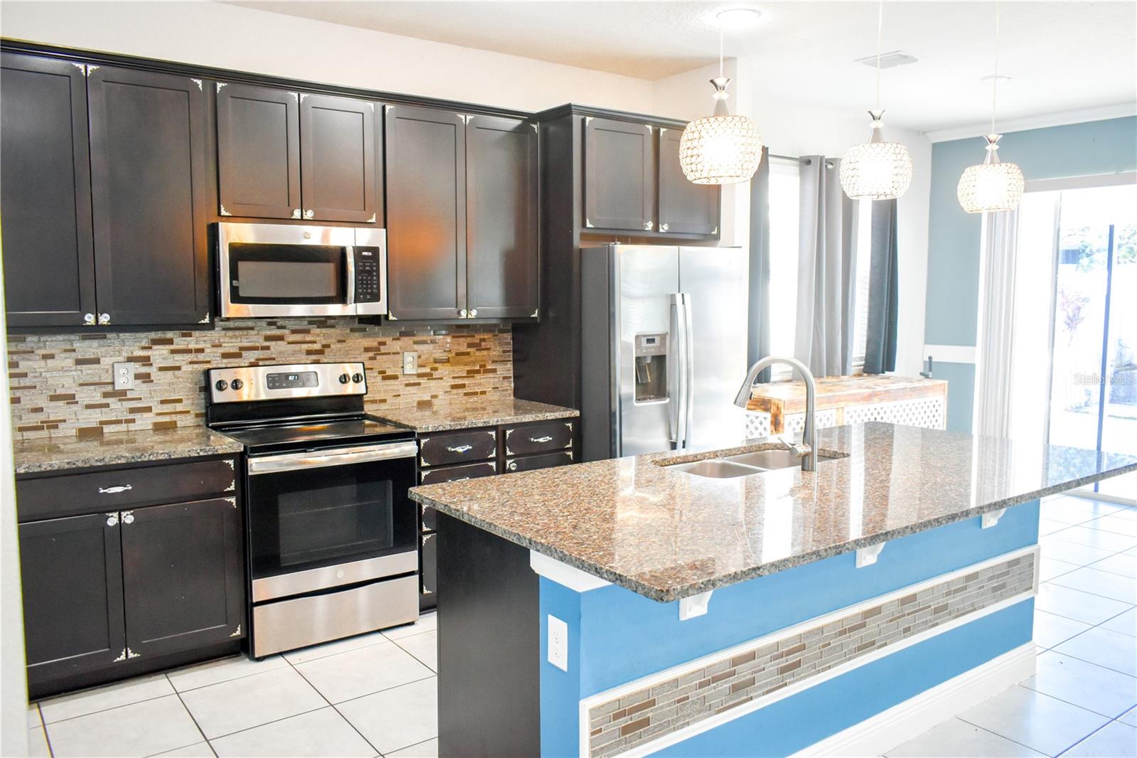 184 LAKE SMART CIR