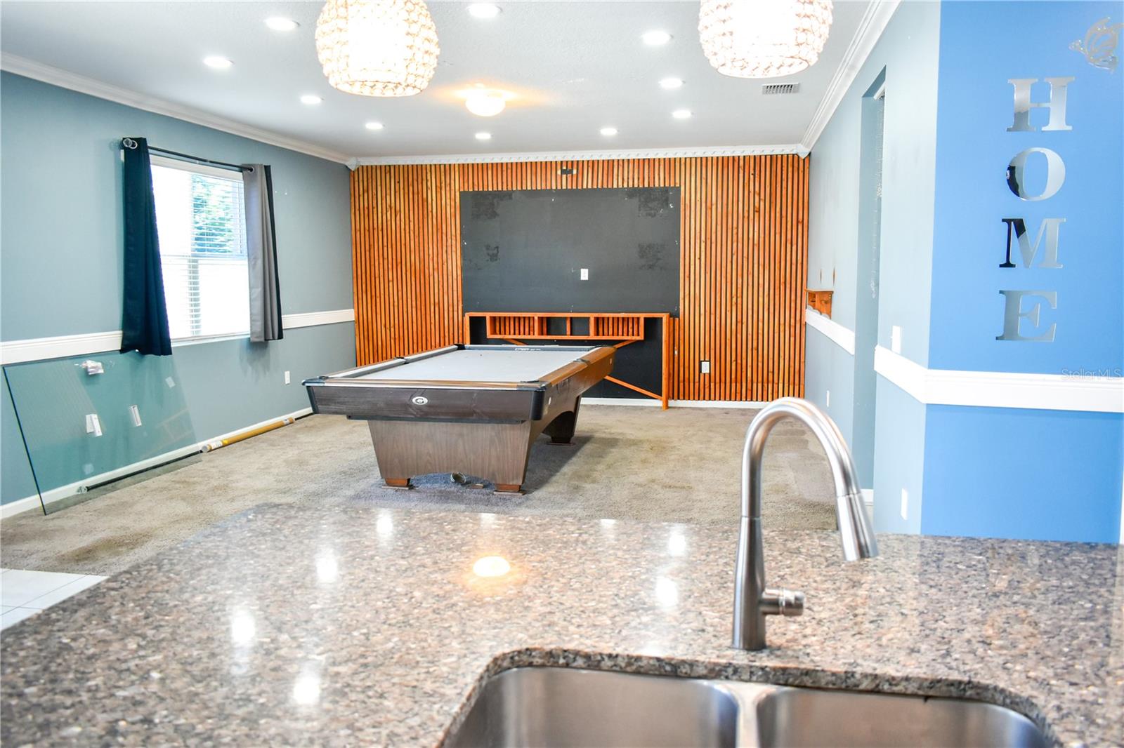 184 LAKE SMART CIR