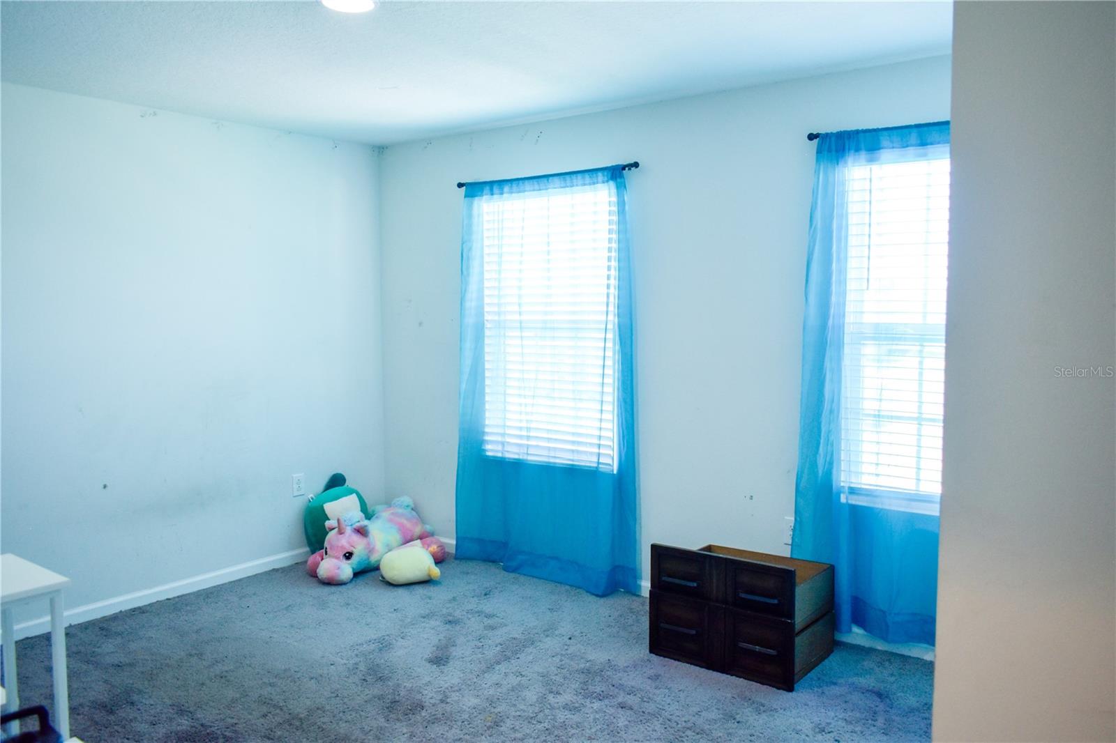 184 LAKE SMART CIR