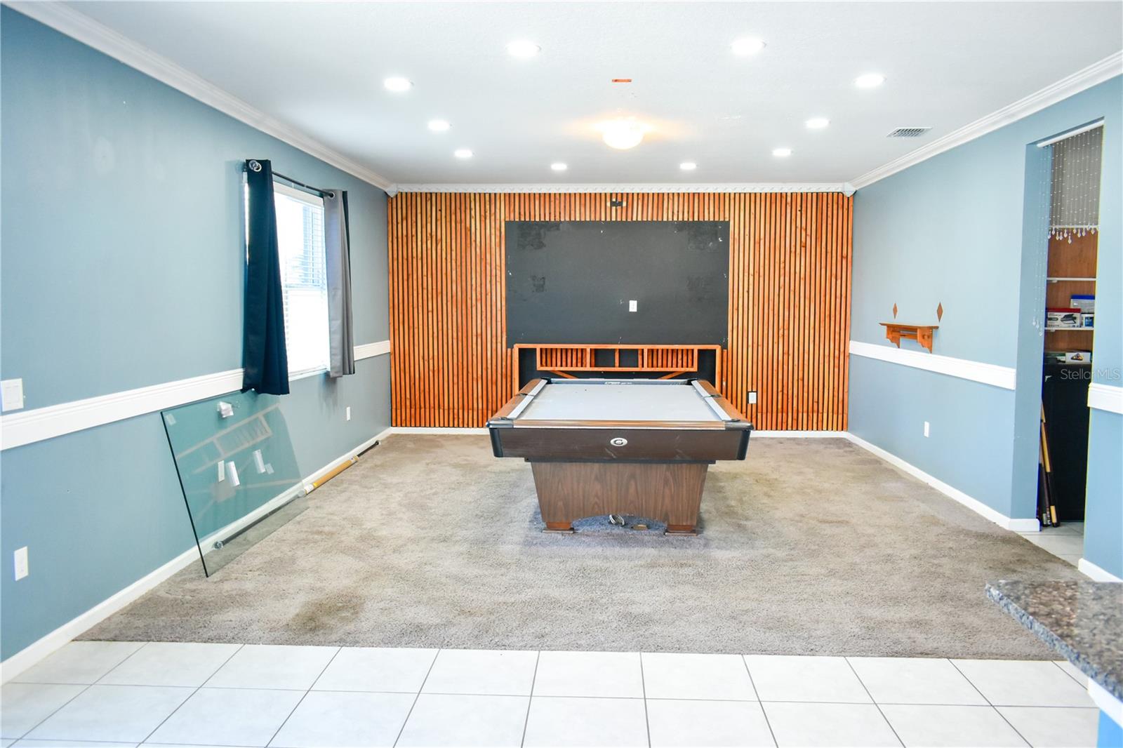 184 LAKE SMART CIR