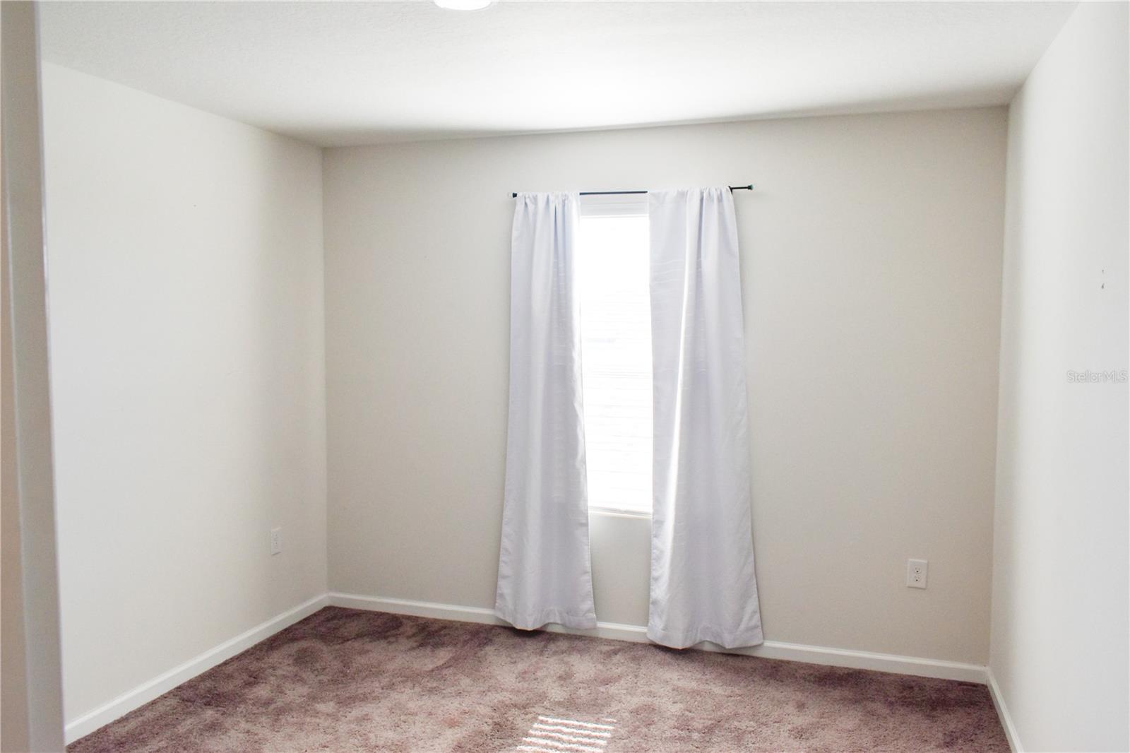 184 LAKE SMART CIR