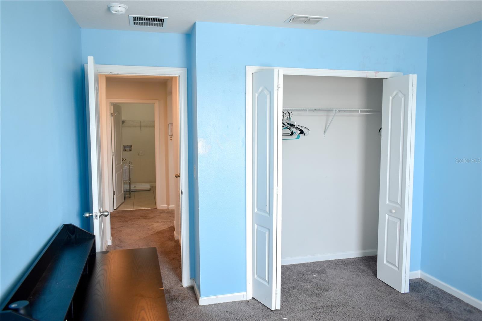 184 LAKE SMART CIR