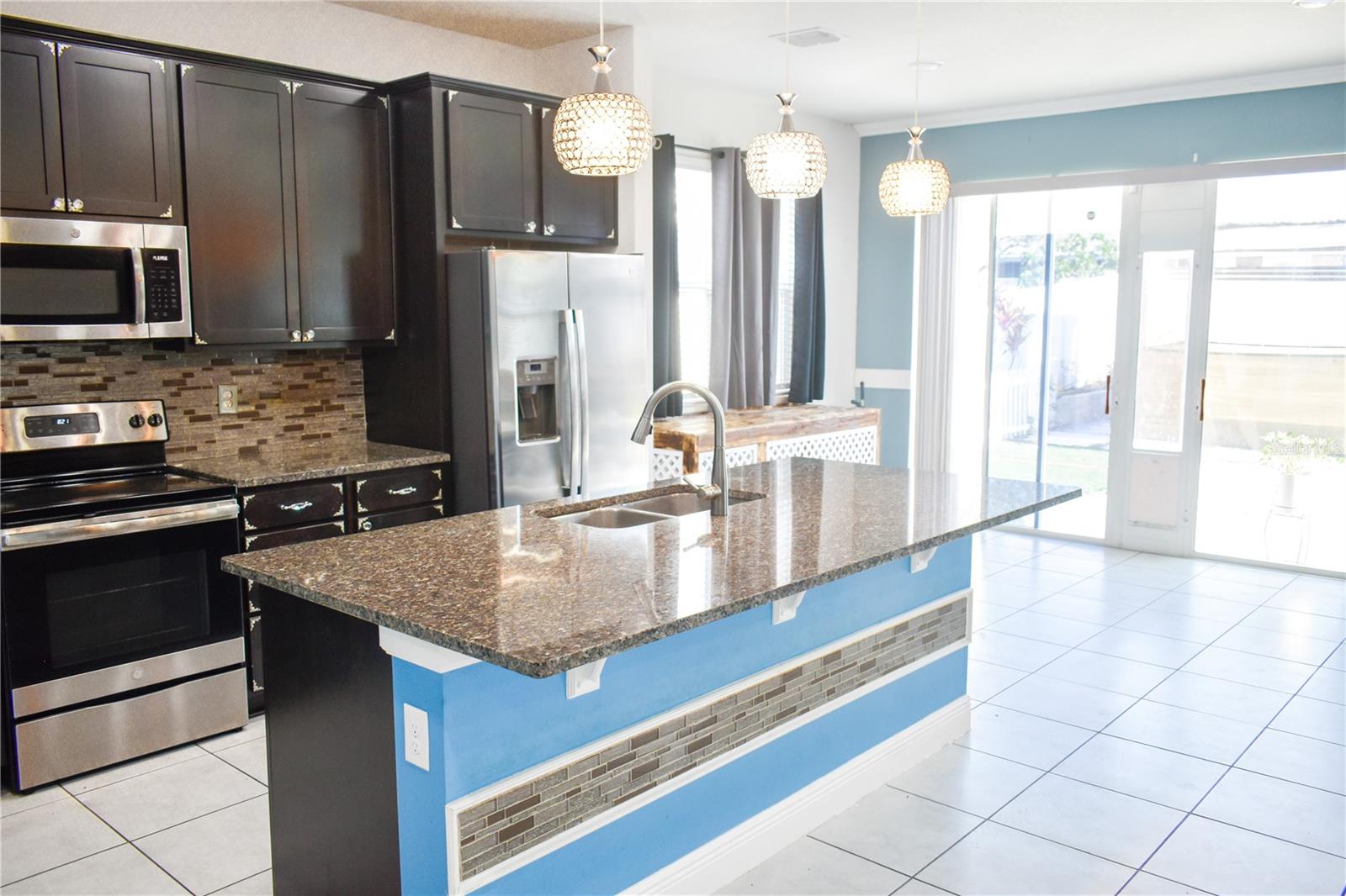 184 LAKE SMART CIR