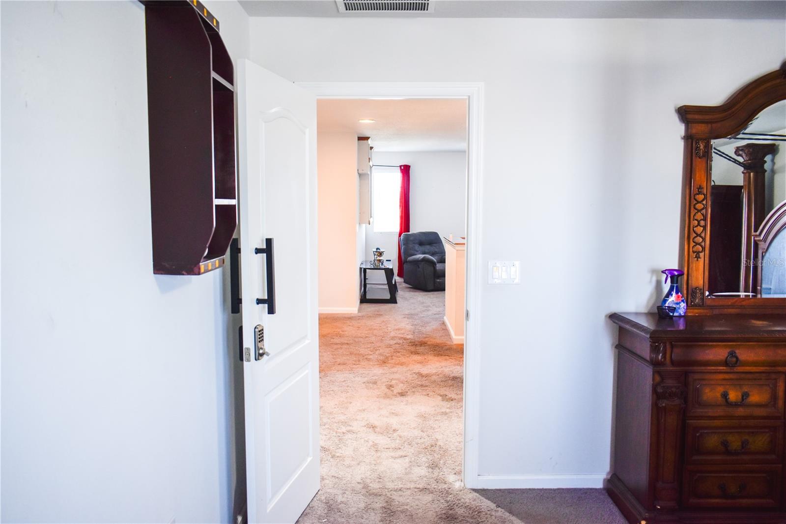 184 LAKE SMART CIR