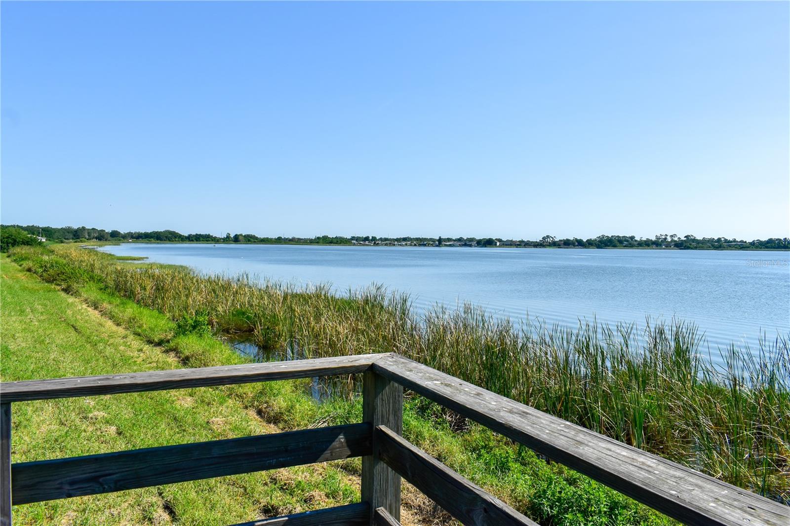 184 LAKE SMART CIR