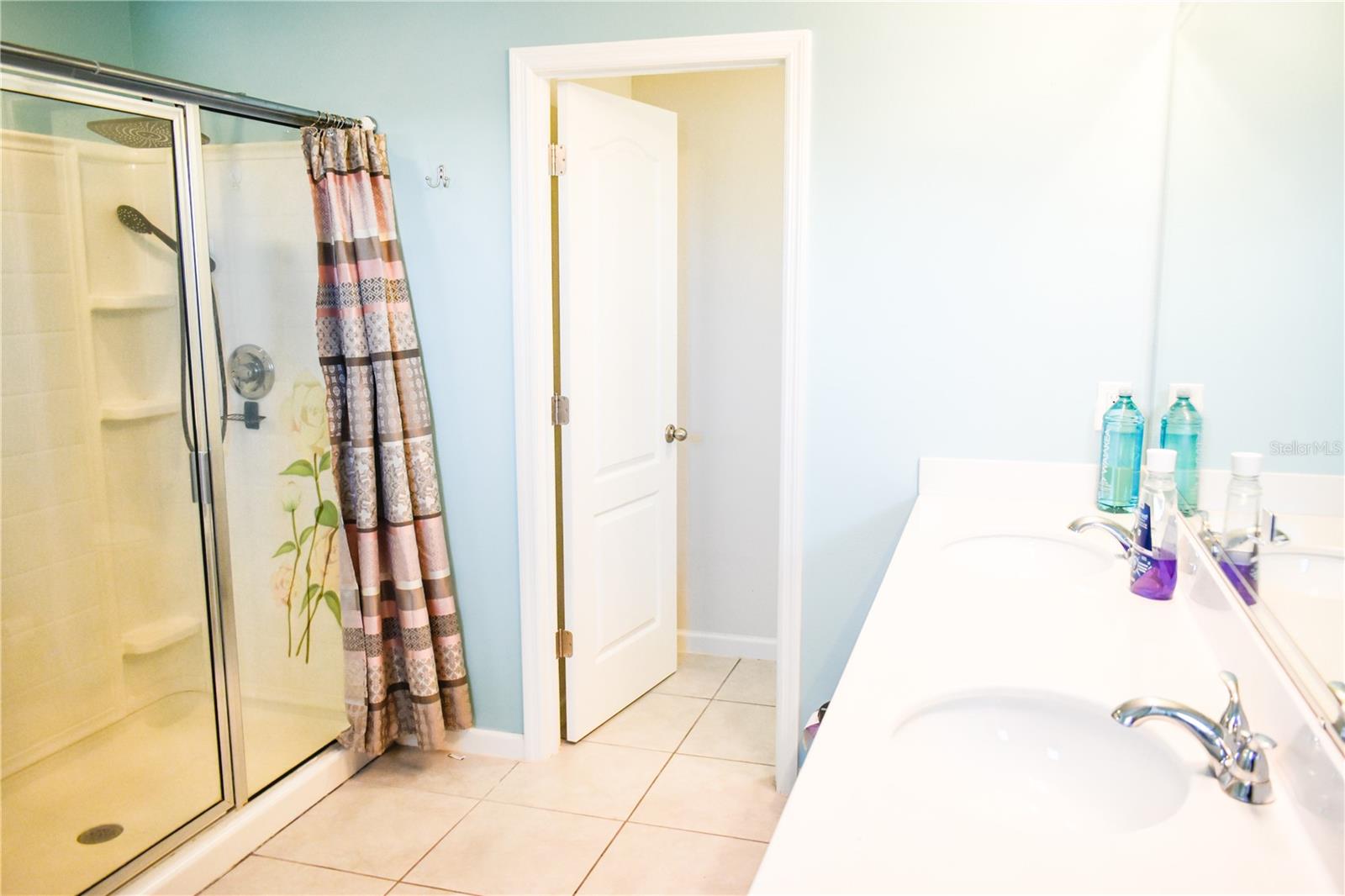184 LAKE SMART CIR