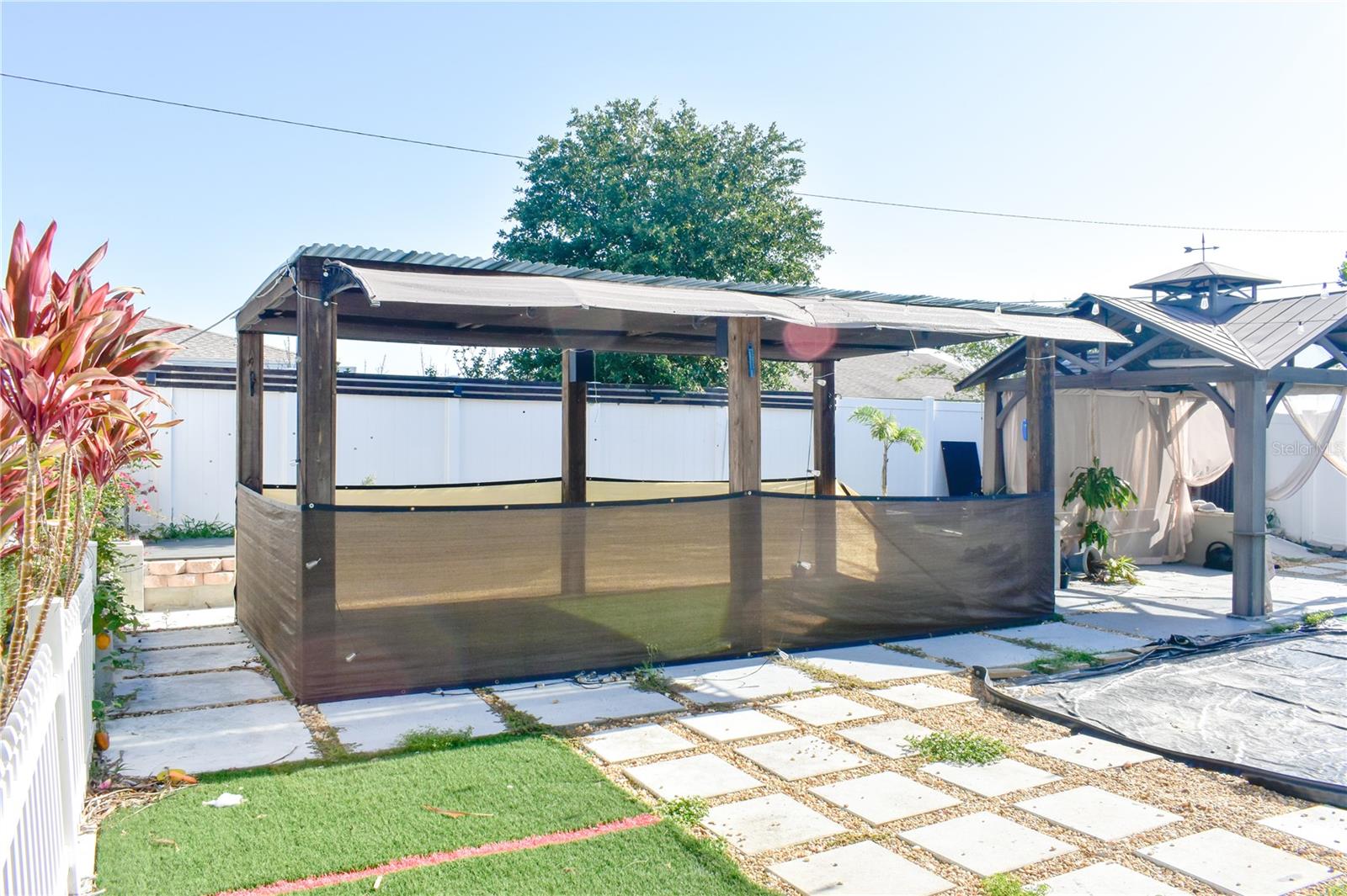 184 LAKE SMART CIR