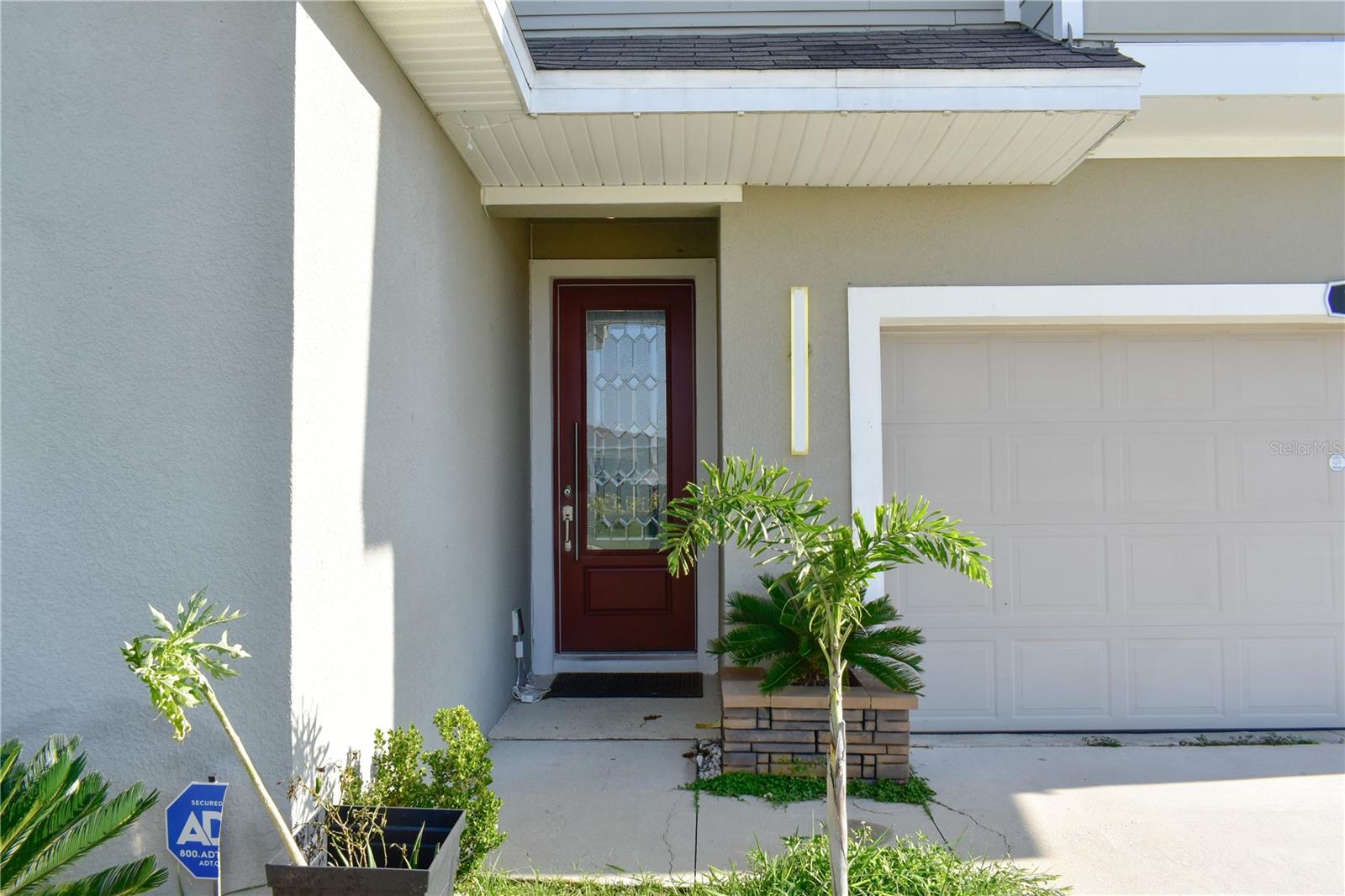 184 LAKE SMART CIR