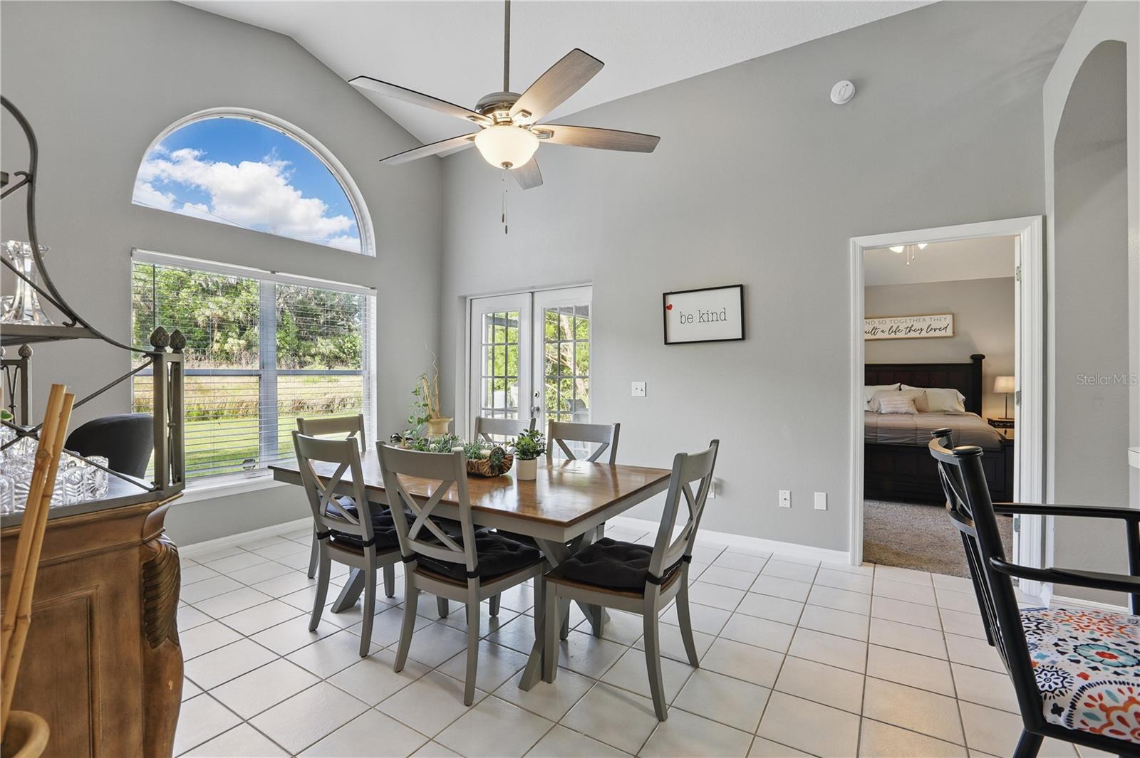 236 TOMS RD
