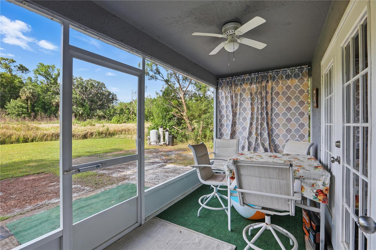 236 TOMS RD