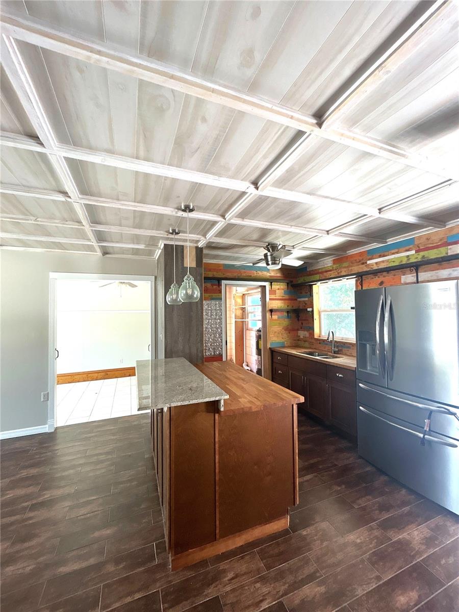 321 LITTLE IRIS CT