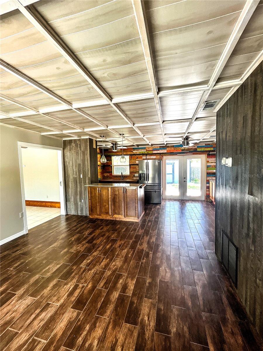 321 LITTLE IRIS CT
