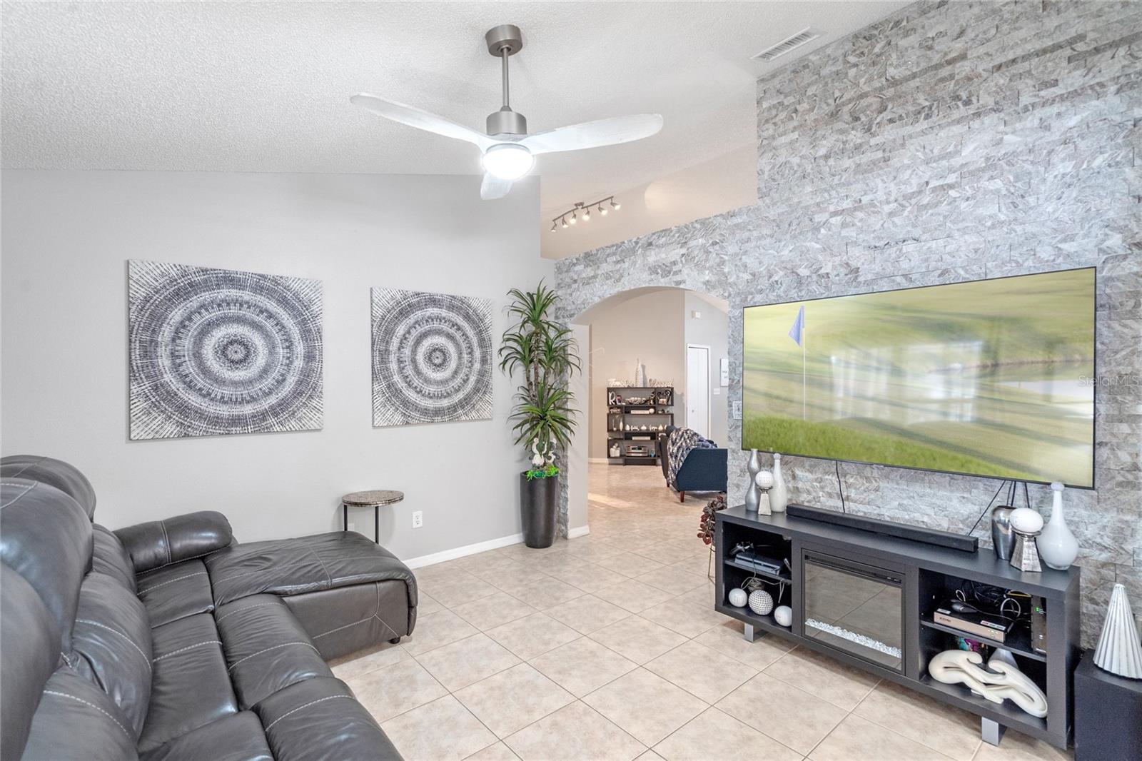 855 MCLEAN CT