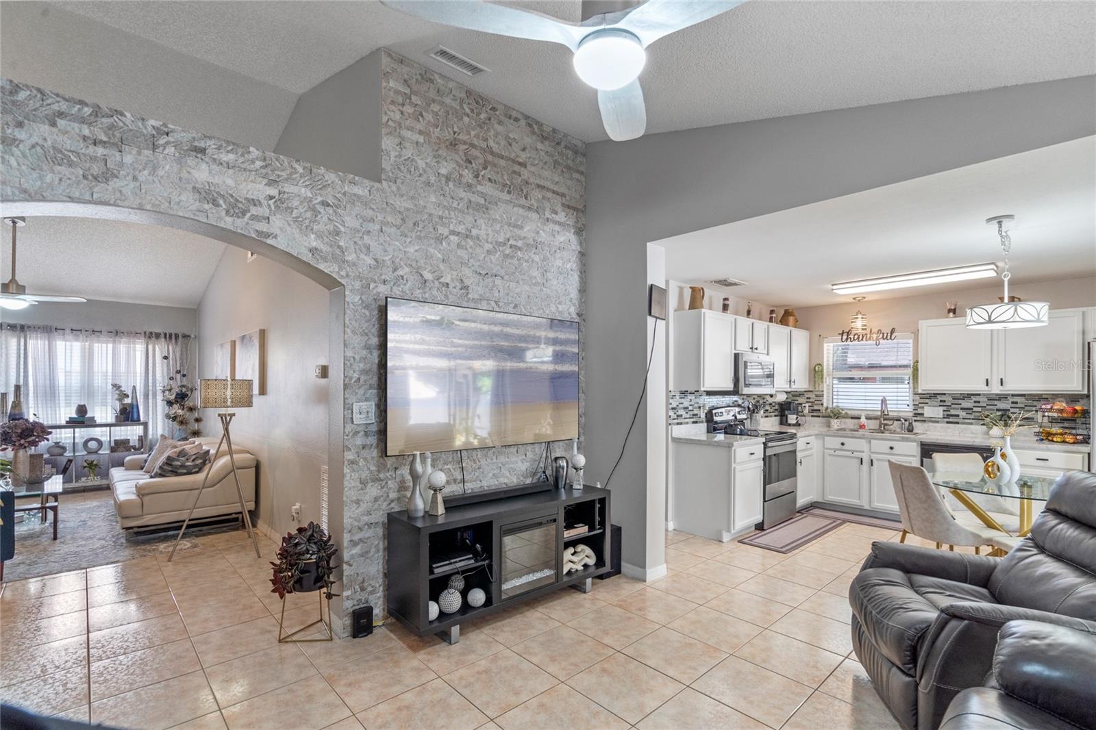 855 MCLEAN CT