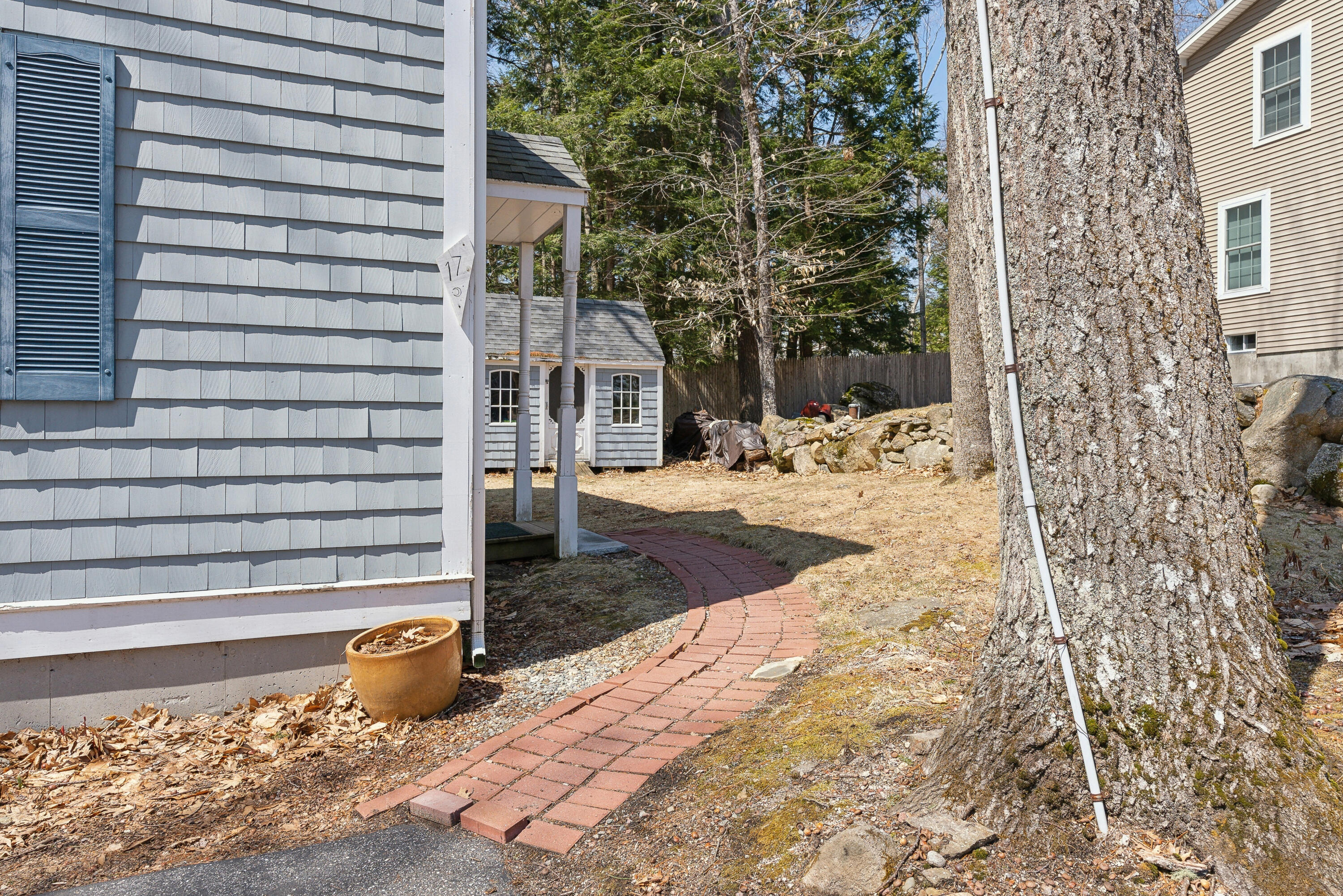 17 Mondor White Road