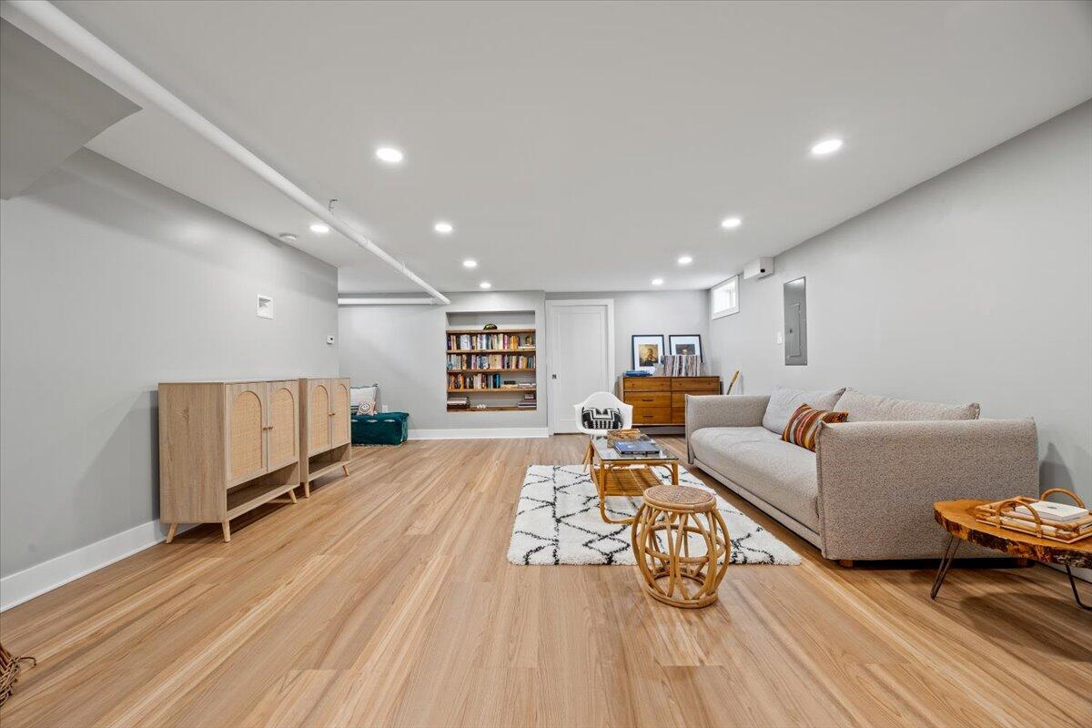 4 Frontrunner Way