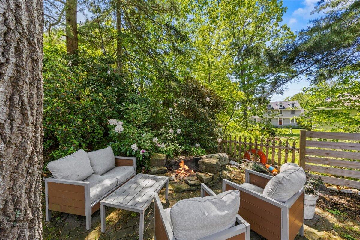 1088 Shore Road