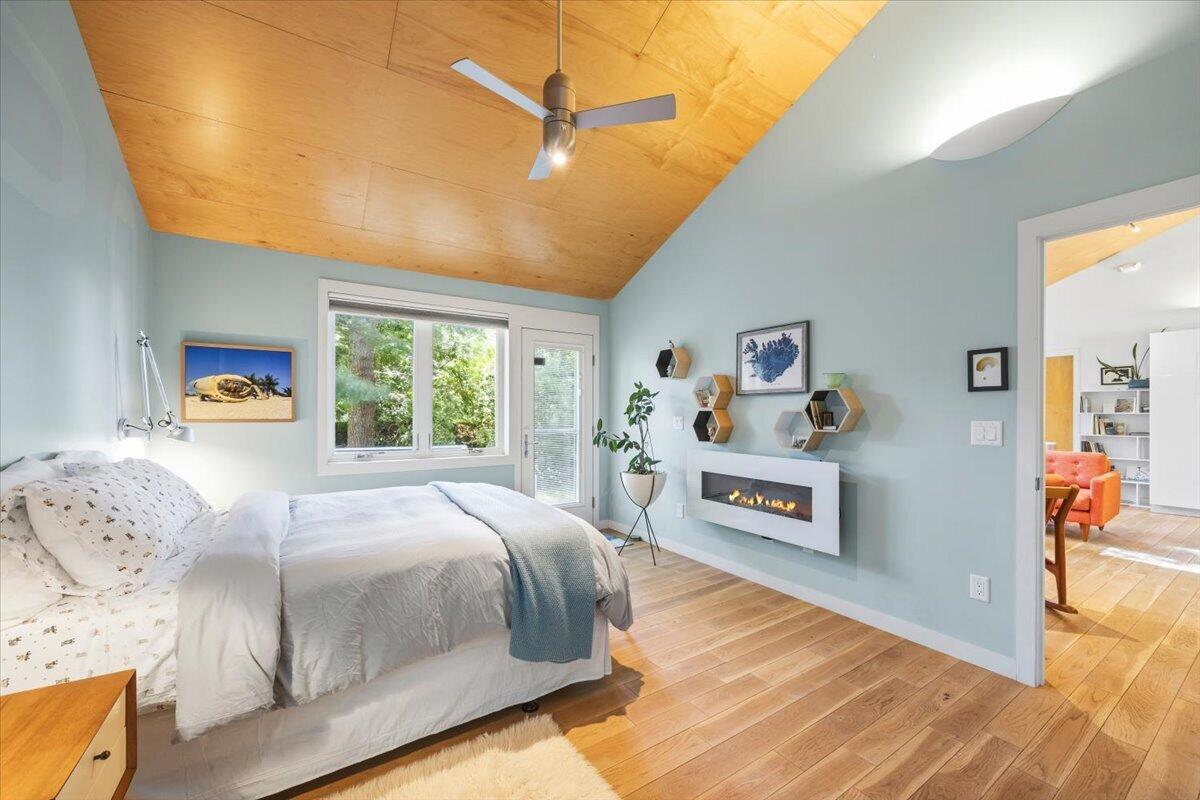 1088 Shore Road