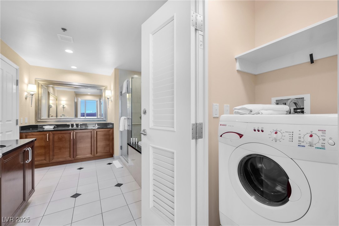 145 East Harmon Avenue 2608