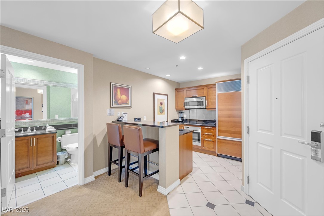 135 East Harmon Avenue 221