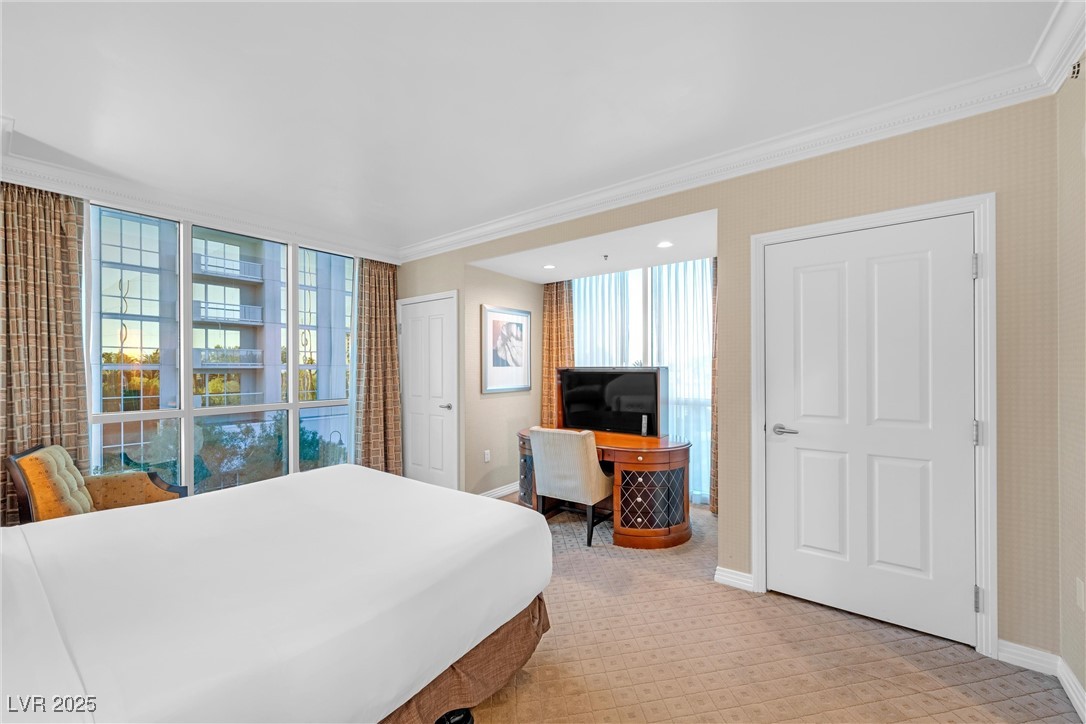 135 East Harmon Avenue 221