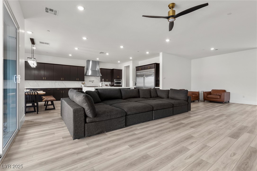 350 Kandinsky Court