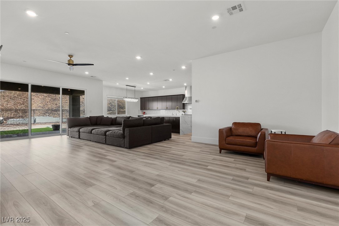 350 Kandinsky Court