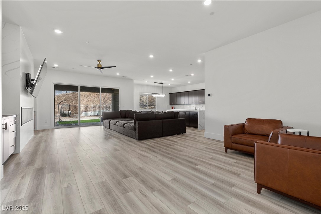 350 Kandinsky Court
