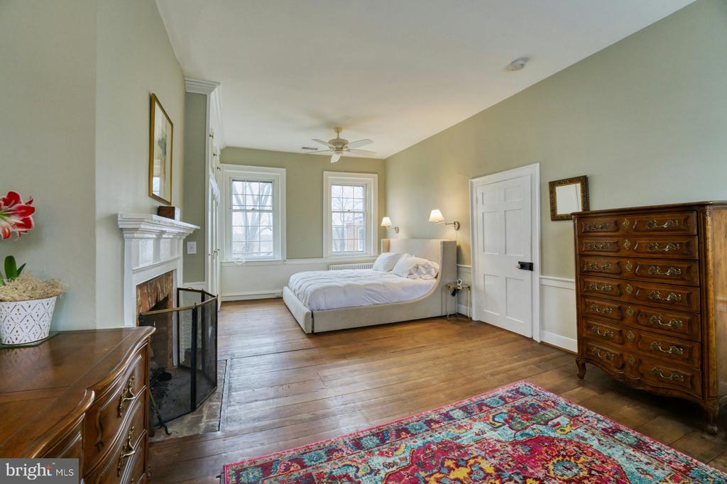 40149 Main St
