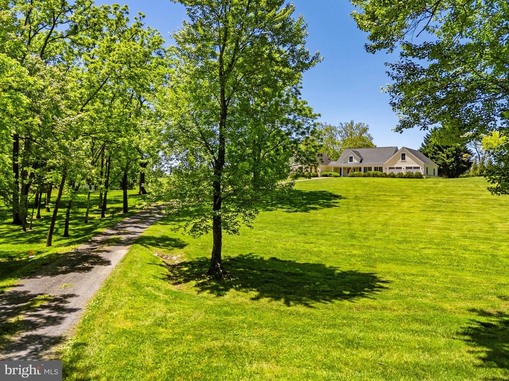 20147 WOODTRAIL RD