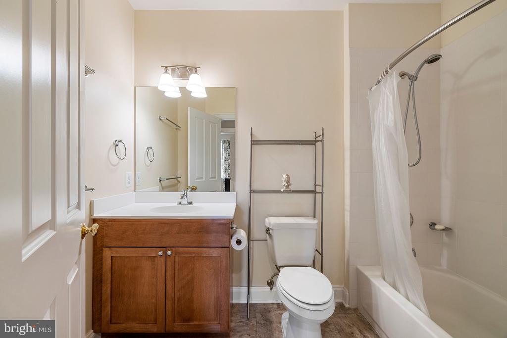 20147 WOODTRAIL RD