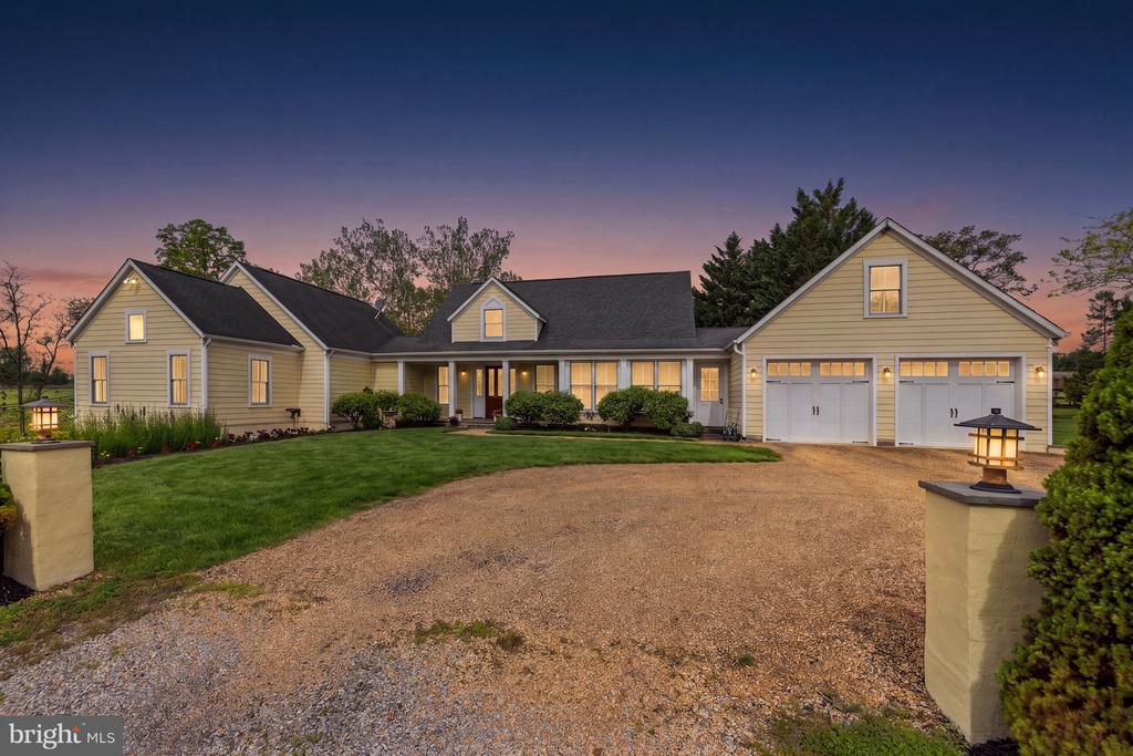 20147 WOODTRAIL RD