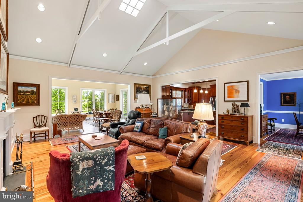20147 WOODTRAIL RD