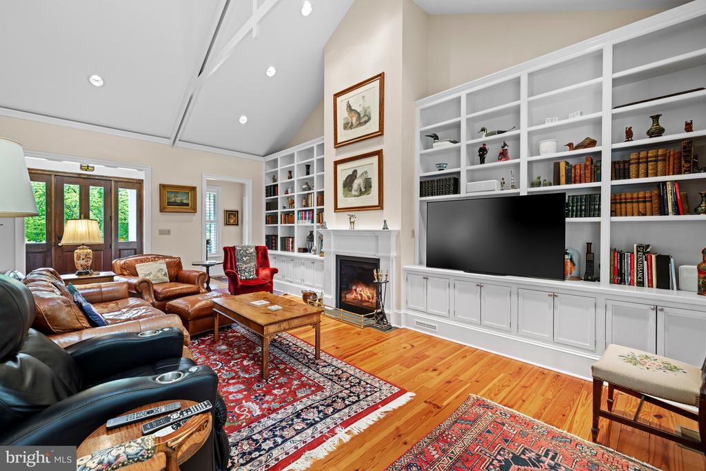 20147 WOODTRAIL RD