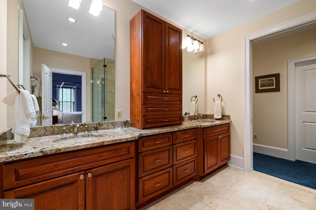 20147 WOODTRAIL RD