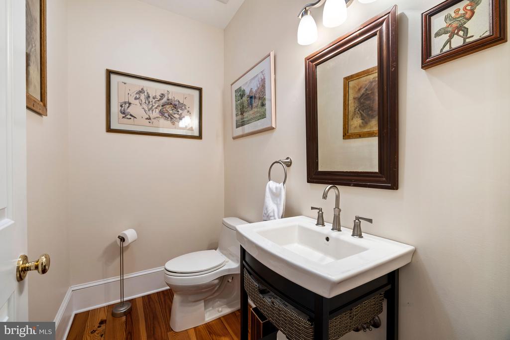 20147 WOODTRAIL RD