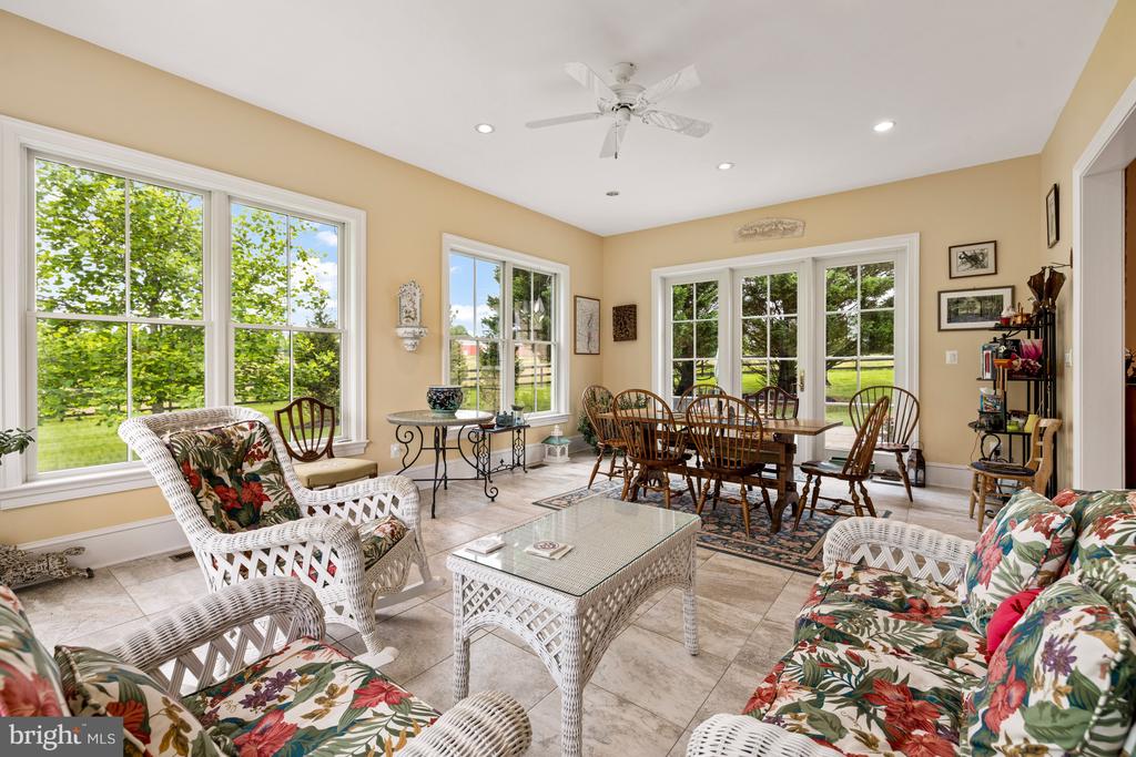 20147 WOODTRAIL RD