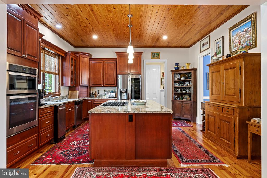20147 WOODTRAIL RD