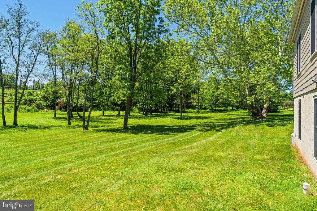 20147 WOODTRAIL RD