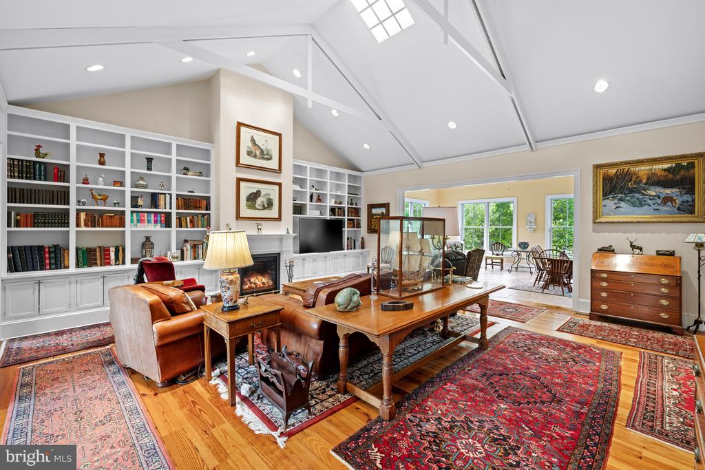 20147 WOODTRAIL RD